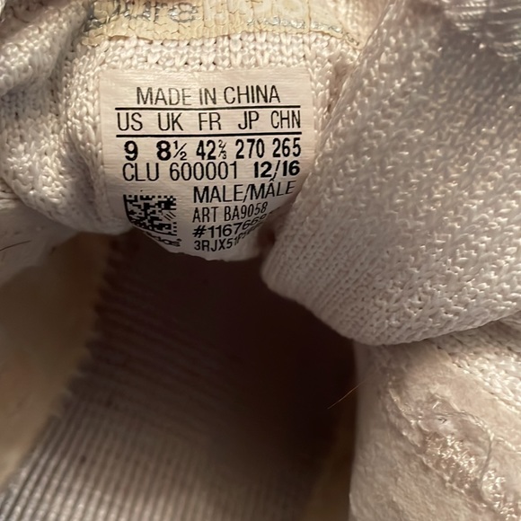 White Adidas men’s mesh tennis shoes-size 9 - Picture 3 of 4